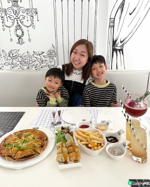 【 走進黑白風的夢幻餐廳 】