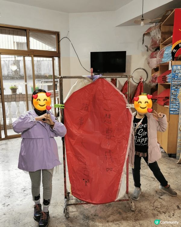 從台北搭火車去平溪放天燈，沿途風景優美，小朋友放天燈祈求新一...