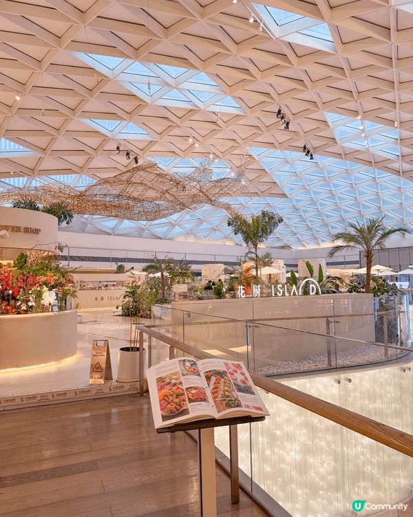 位於深圳萬象天地既嘅「花廚」餐廳，每一處都是💐🌷🌹🪻🌸🌼🌻，...