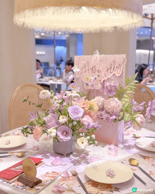 位於深圳萬象天地既嘅「花廚」餐廳，每一處都是💐🌷🌹🪻🌸🌼🌻，...