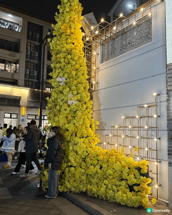 佛山近幾年的發展很快，老建築群改造成的「嶺南天地」，讓古老的...