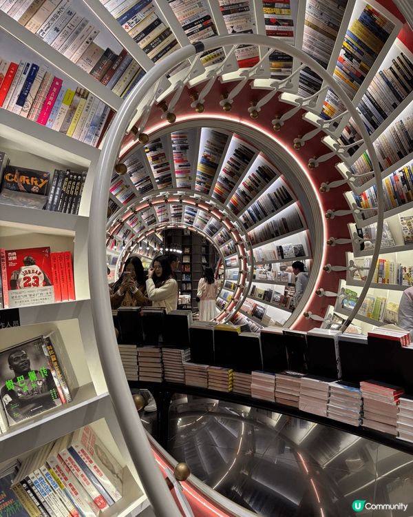 位於深圳近寶安區的歡樂港灣非常適合朋友或情侶打卡，有大型摩天...