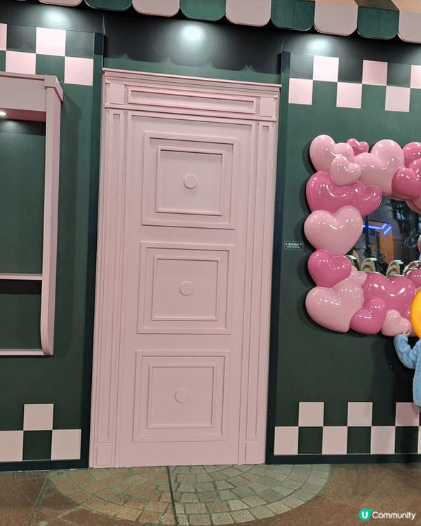 粉紅色的心心氣球最適合打卡啦，配搭可愛的甫士，拍得特別興奮！...