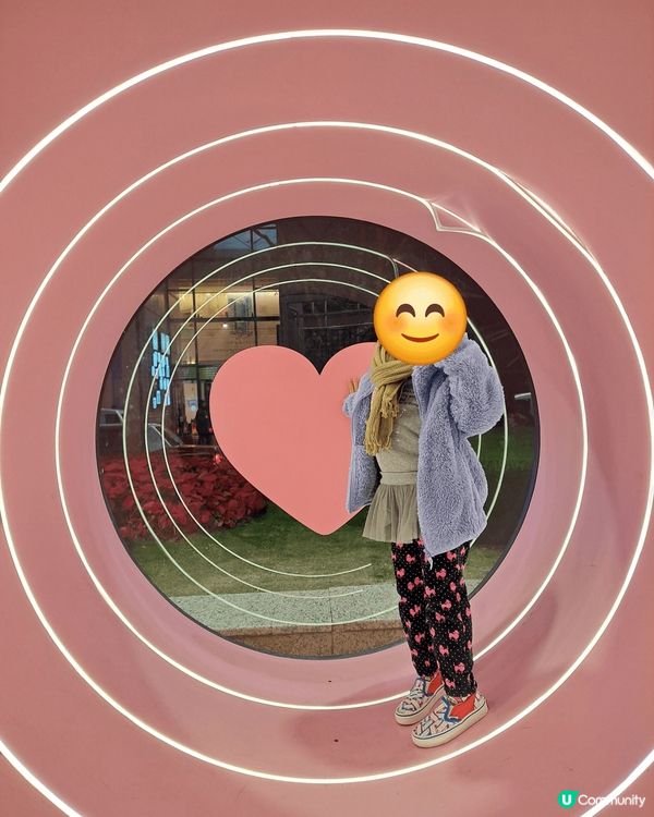 粉紅色的心心氣球最適合打卡啦，配搭可愛的甫士，拍得特別興奮！...