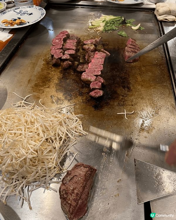 為大家推介神戶牛排，呢款鐵板燒絕對係必吃的，呢款有如大理石紋...
