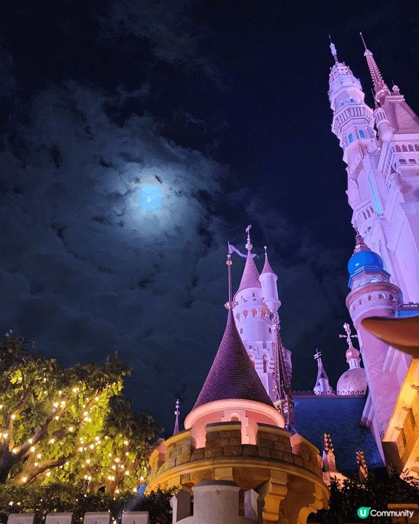 香港其中一個主題樂園， 永遠令你保持童心既地方， 唔同既節日...