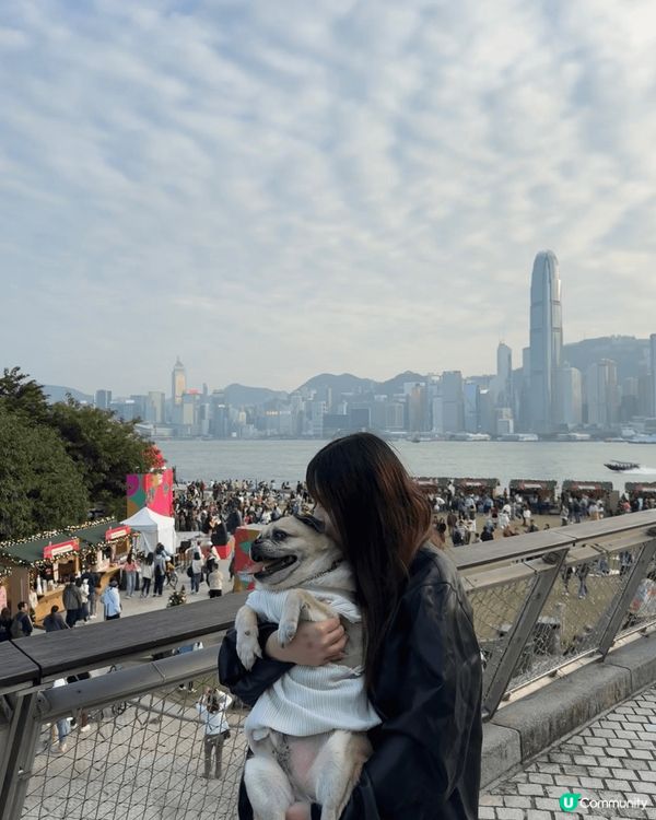 第一張照片是2025年一月一號00:00在灣仔海滂拍的照片，...