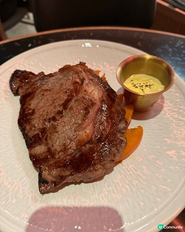 有liveband聽 可以邊食飯邊聽歌 而食物質素都唔錯