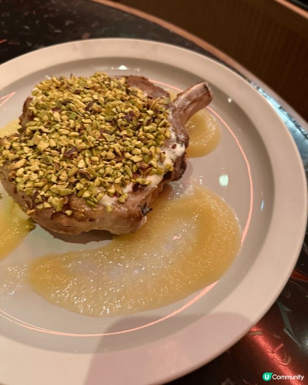 有liveband聽 可以邊食飯邊聽歌 而食物質素都唔錯