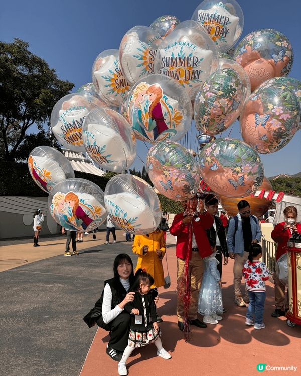 去迪士尼與小朋友一起同歡，增加親子關係，刺激香港經濟，第一個...