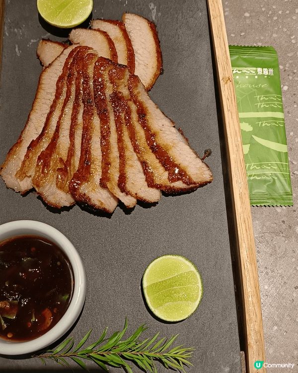 深圳泰香米餐廳，呢間餐廳嘅泰式食品做得好出色，碳燒豬頸肉入口...
