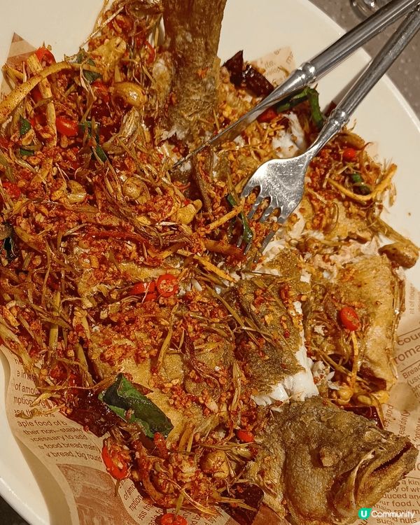 深圳泰香米餐廳，呢間餐廳嘅泰式食品做得好出色，碳燒豬頸肉入口...