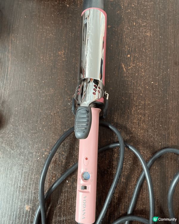 要夾靚靚頭髮，首先要塗護髮精華保護把秀髮，避免頭髮受損，再夾...