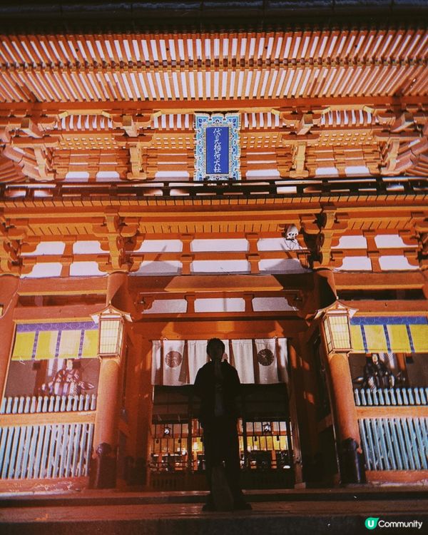 伏見稻荷大社是一個非常值得一游的景點，作為稻荷神的總本社，保...