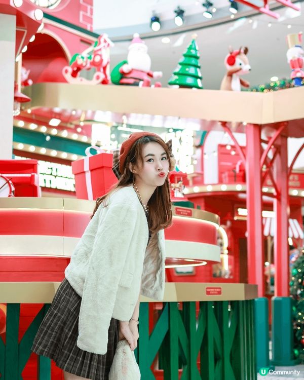 今年好多商場嘅裝飾都好靚，首次入迪士尼慶祝，充滿濃厚氣氛啊