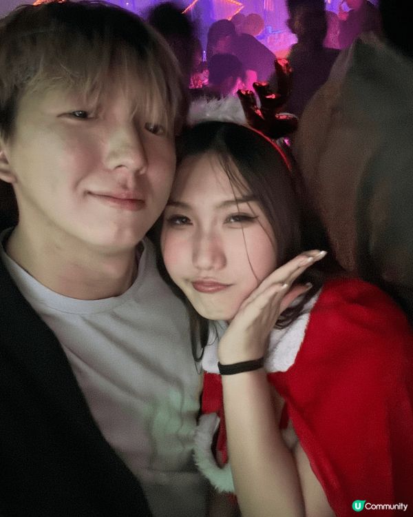 富有冬日氣息，聖誕氣氛滿滿，因為呢件衫嘅色彩繽紛符合呢個聖誕...