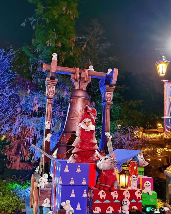 冬日打卡靚相首選一定是迪士尼。聖誕樹的亮燈儀式會有無人機表演...