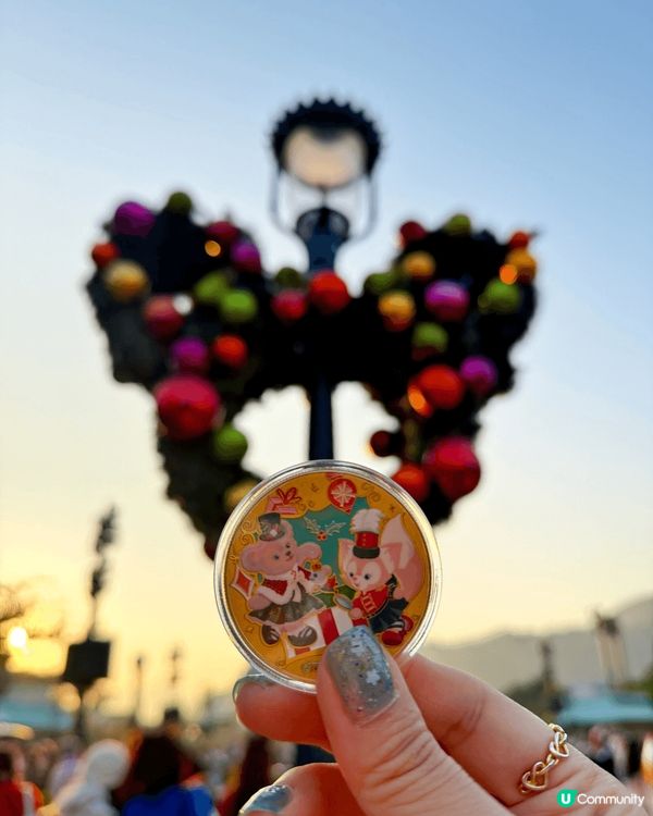 冬日打卡靚相首選一定是迪士尼。聖誕樹的亮燈儀式會有無人機表演...