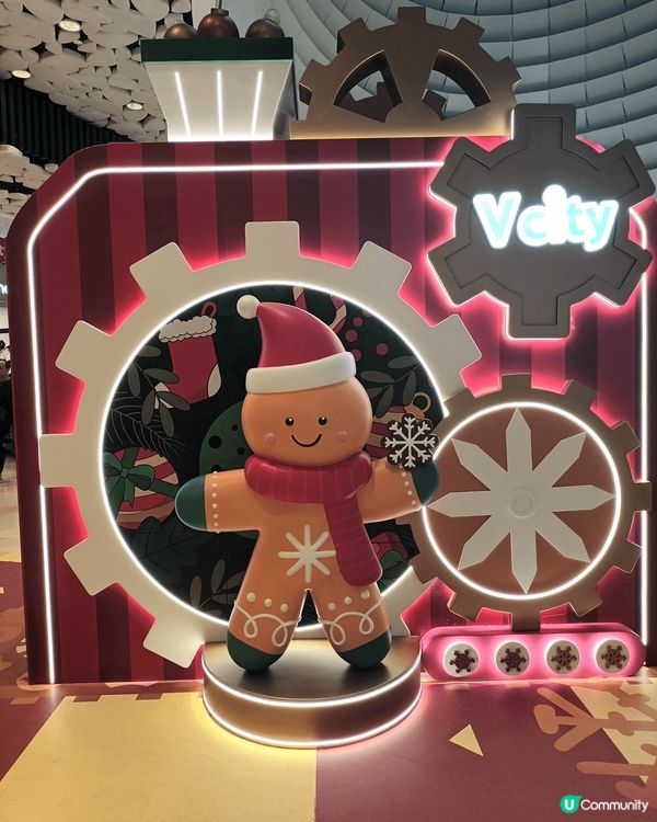 好多小朋友見到咁靚嘅聖誕裝飾都好開心，充滿歡樂的氣氛！在普天...