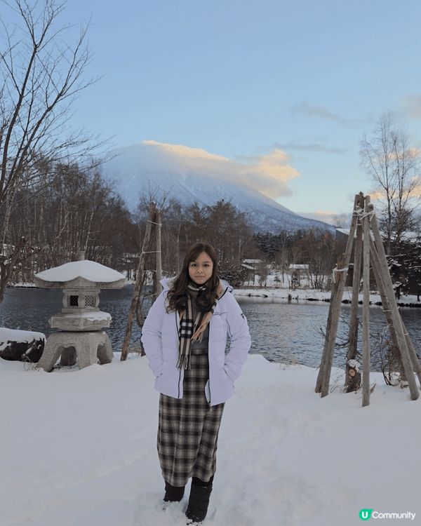 冬季前往函館的理由包括浪漫夜景：搭乘函館山纜車，欣賞白雪覆蓋...