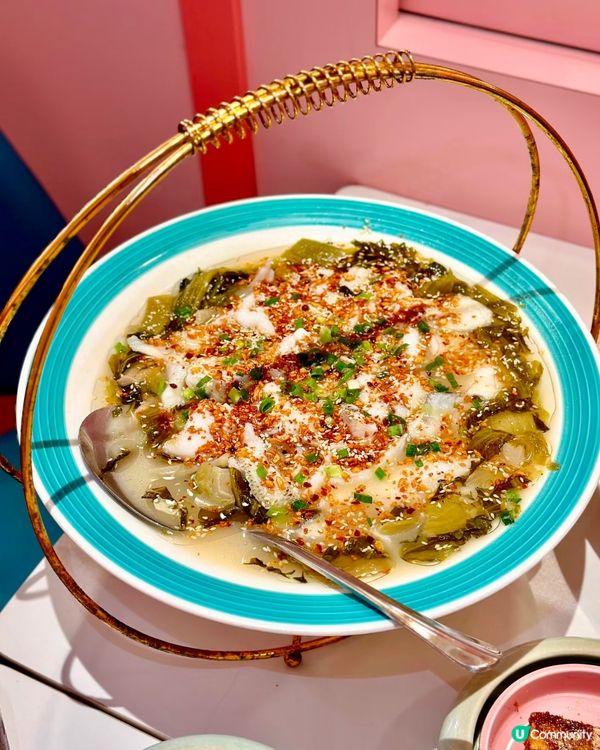 粉紅門面吸睛 👀 一人麻辣燙酸菜魚 😋