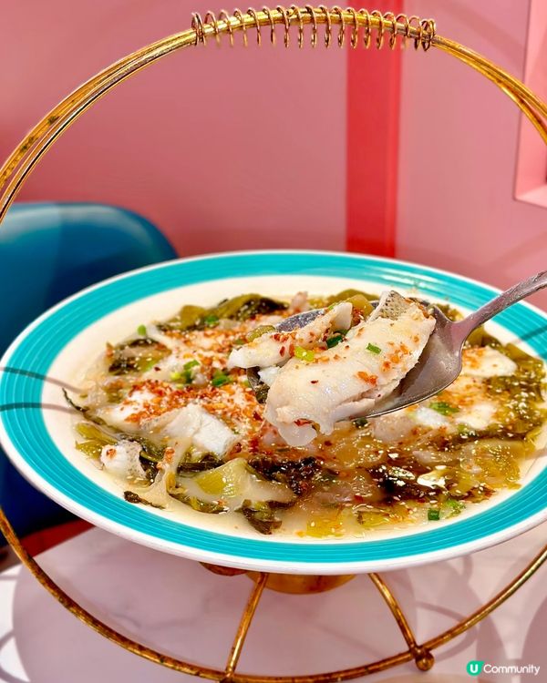 粉紅門面吸睛 👀 一人麻辣燙酸菜魚 😋