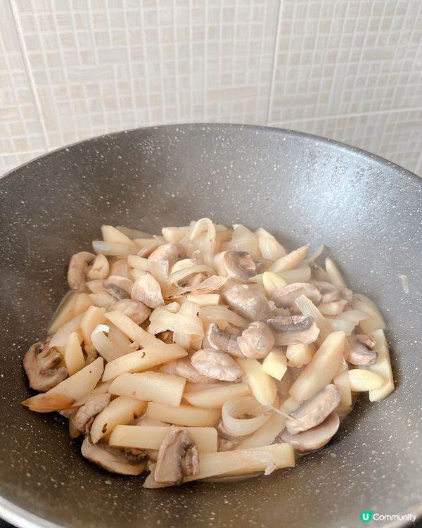 自家製足料蘑菇湯