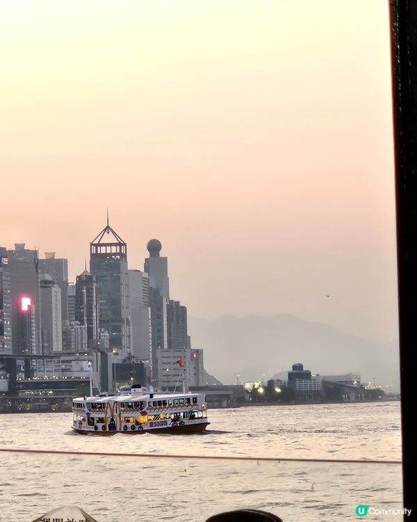 天星小輪遇上麥當奴