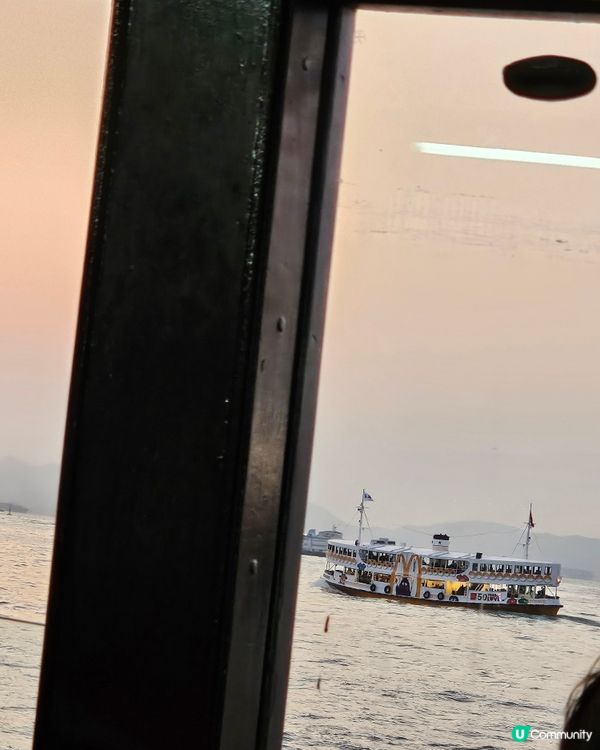 天星小輪遇上麥當奴