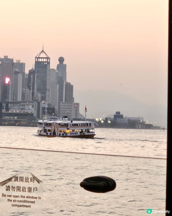 天星小輪遇上麥當奴