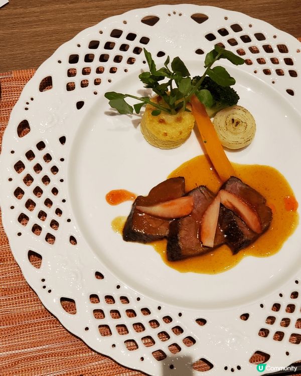 日本旅遊品嚐當地日式料理及酒店西餐，同樣精緻美味，帶來視覺及...