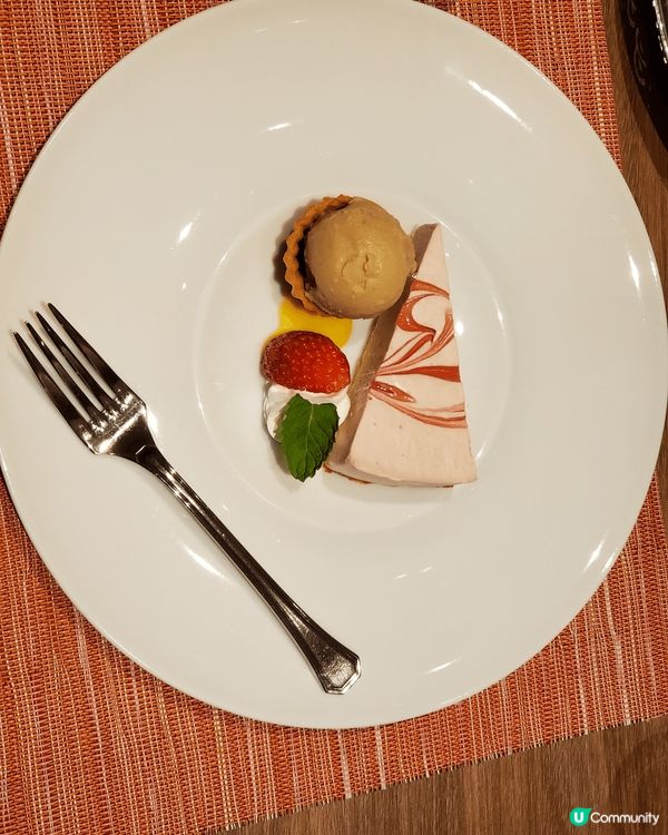 日本旅遊品嚐當地日式料理及酒店西餐，同樣精緻美味，帶來視覺及...