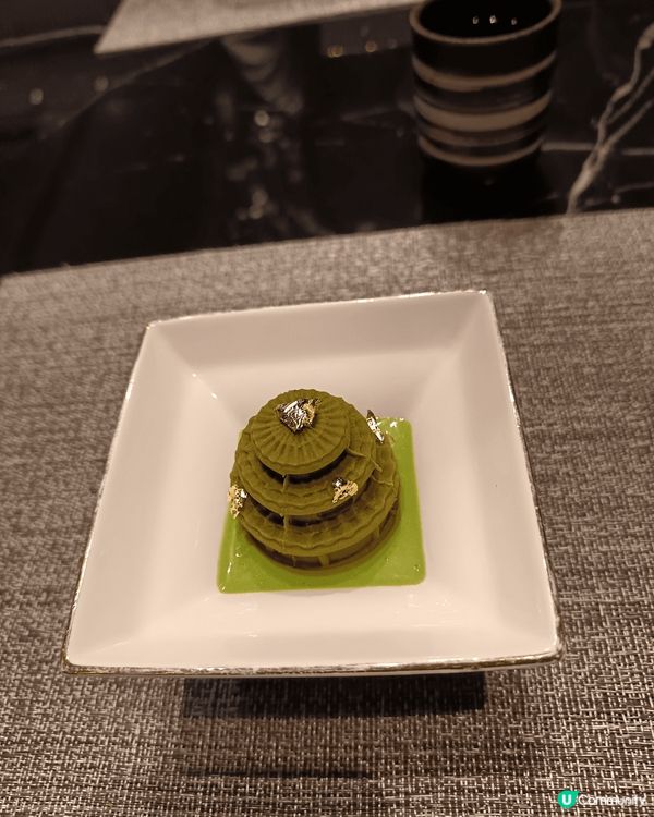 帝京酒店獅房菜，菜式中有乾冰霧氣上來，有鵝肝多士，鵪春脾好嫩...