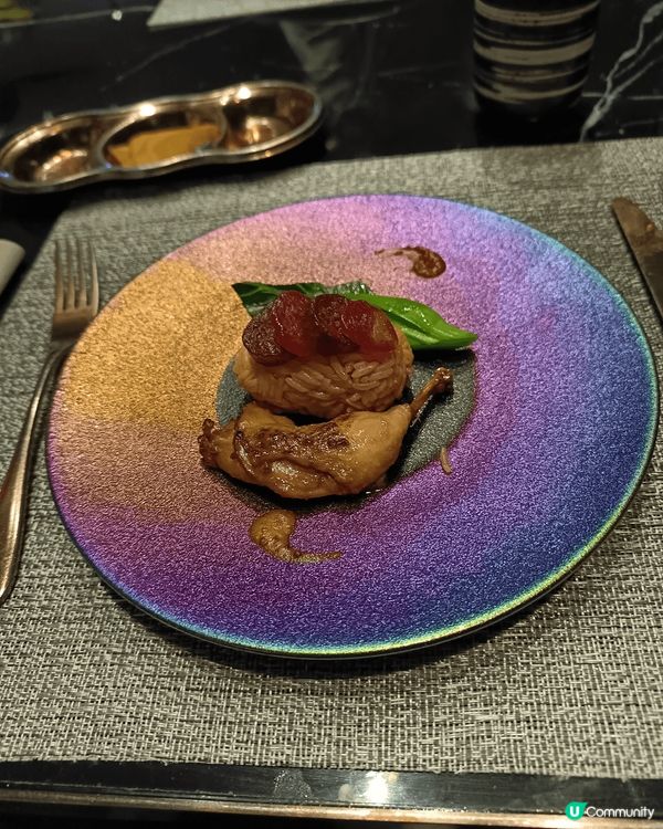 帝京酒店獅房菜，菜式中有乾冰霧氣上來，有鵝肝多士，鵪春脾好嫩...