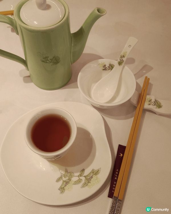 踏入2025年，第一次上茶樓，等位花了半小時，飲早茶嘆點心，...