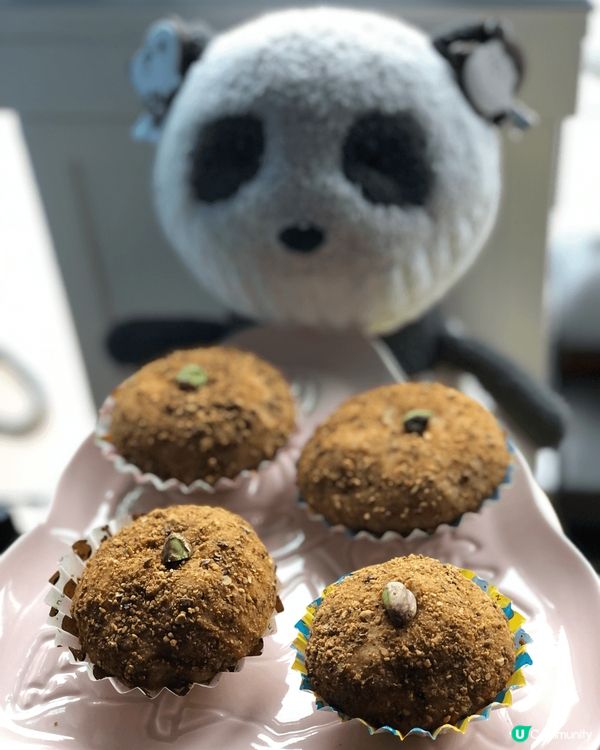 上述是自家製嘅開心果脆餅, 燒餅及糯米糍!!咁樣可以慳返排隊...