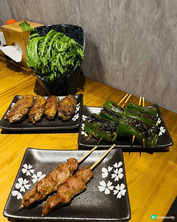 我要烤魚以烤鍋嘅方式上菜，仲可以喺烤魚上面加上一系列啫啫菜式...