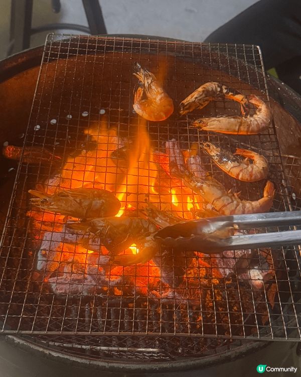 除夕夜最好活動燒嘢食，燒雞翼燒蝦同埋燒茄子，一班人圍爐，吹下...