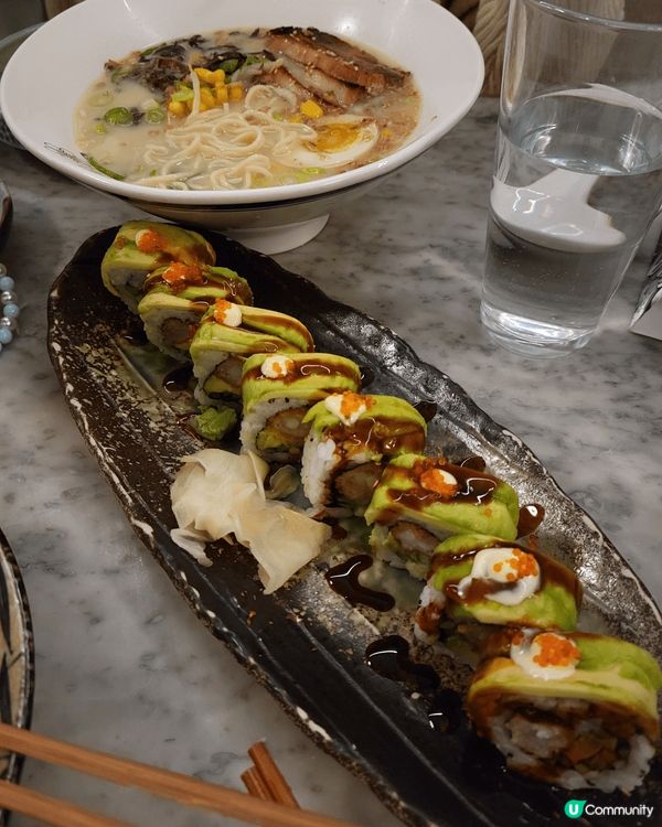 英國雷丁市 Oracle 購物商埸內的日式餐廳。食物美味，價...