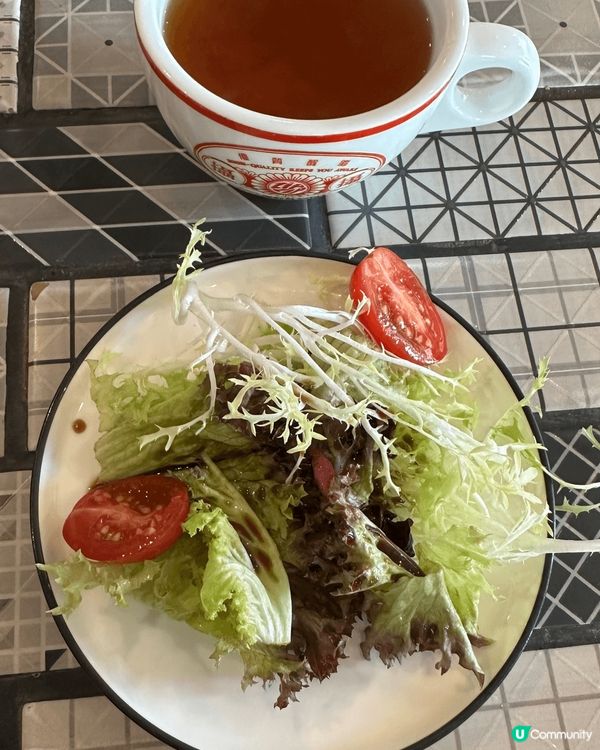 好抵食嘅set lunch，每樣都好好味，每隔一排就掛住又要...