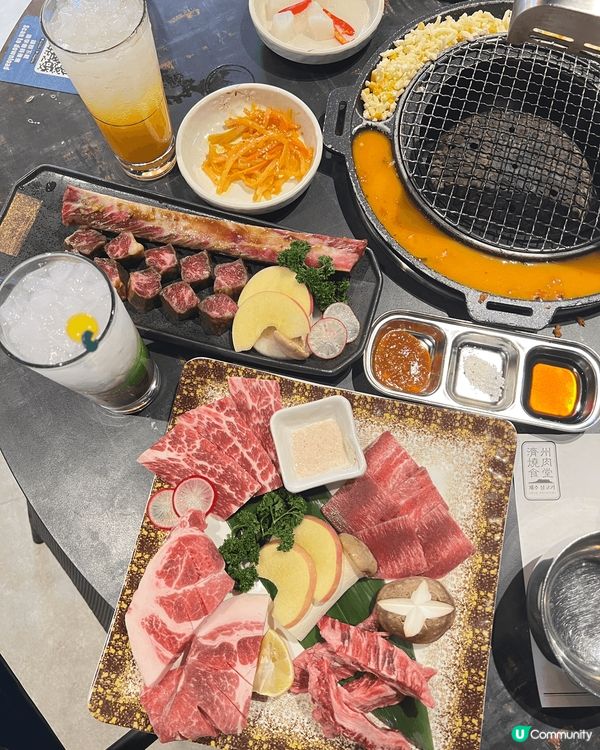 濟州燒肉食堂位於德福廣場2期5樓美食區，採用韓式燒肉店常見的...