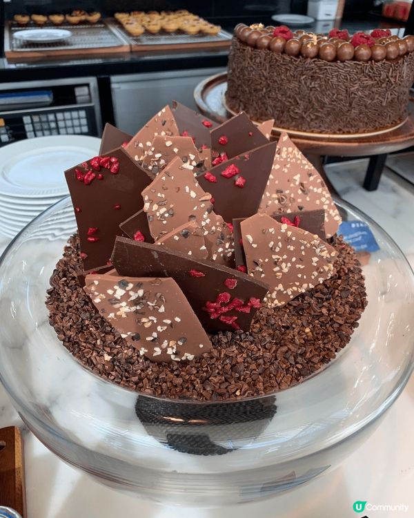 在日本大阪有美味的拉麵，在麗晶酒店內有吸引的甜品