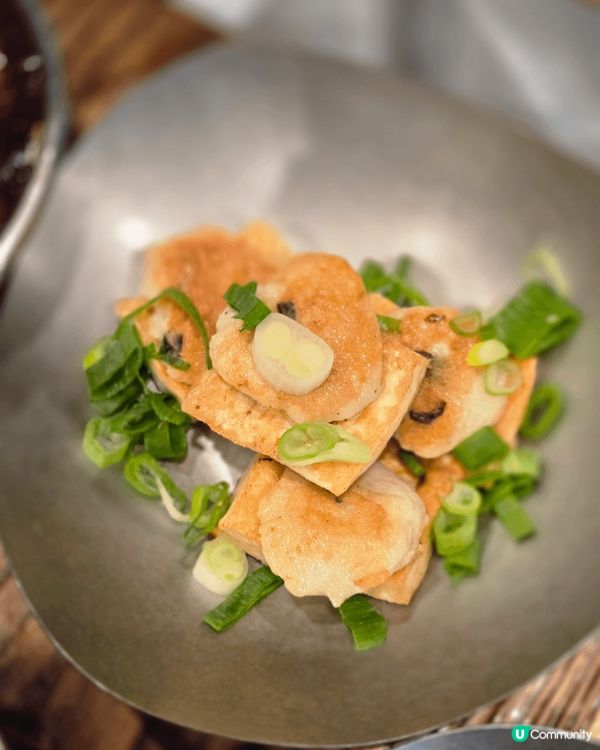 豆公館的豆腐成品咸甜各有特色：招牌麻婆豆腐花，滑滑豆腐花加上...