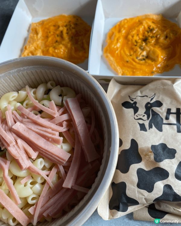 牛奶冰室的牛乳滑蛋炒得很香口，丹麥酥包外賣自取還是脆口，至於...