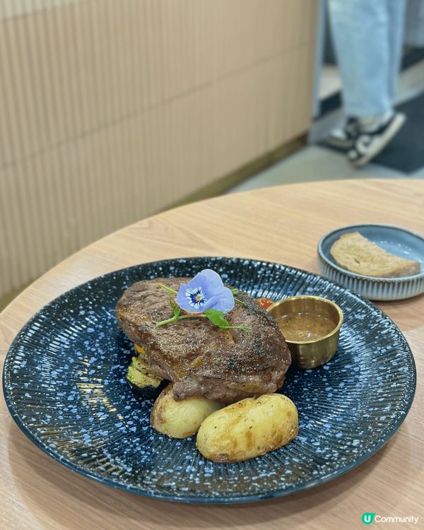 位於長沙灣的Boholic, 環境靚, 適合打卡. 食物不錯...