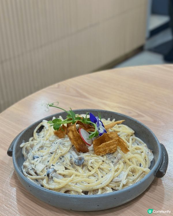 位於長沙灣的Boholic, 環境靚, 適合打卡. 食物不錯...