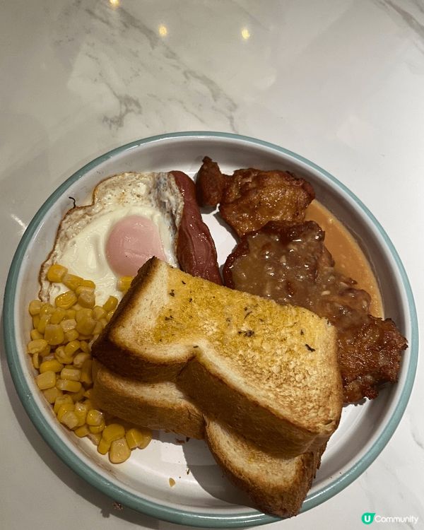 南記牛角包味道一般，牛奶冰室味道超有水準，銀龍茶餐廳簡單好味...