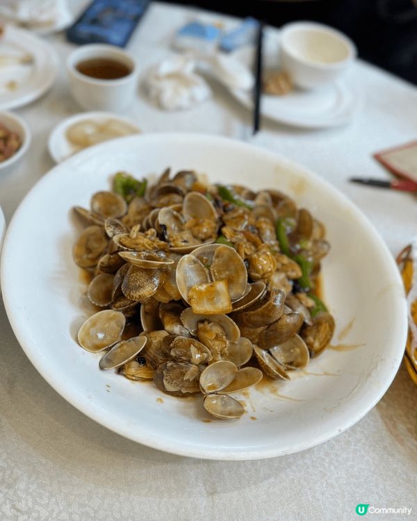 入西貢緊係要食海鮮！今次就去左碼頭附近嘅洪記海鮮酒家，椒鹽鮮...