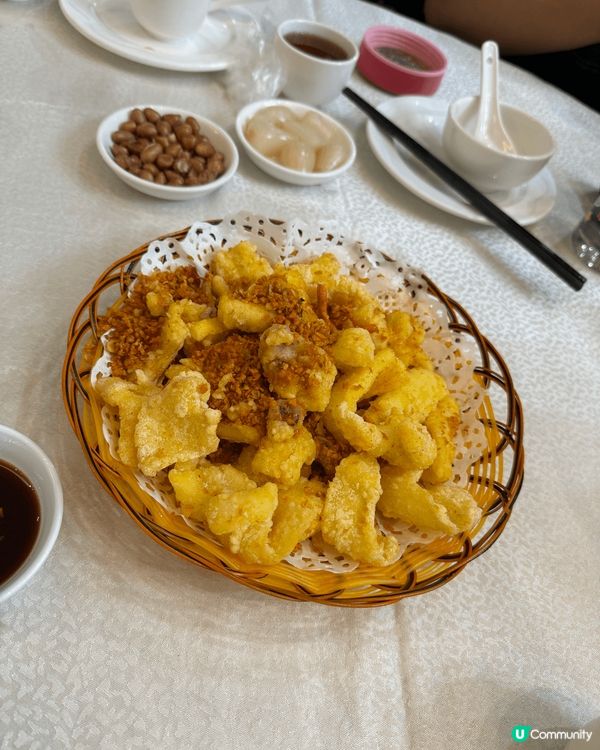 入西貢緊係要食海鮮！今次就去左碼頭附近嘅洪記海鮮酒家，椒鹽鮮...