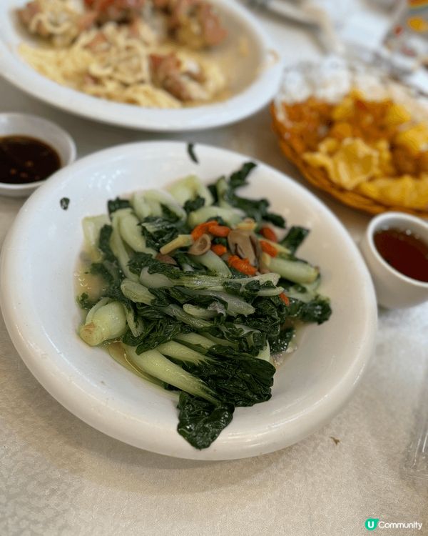 入西貢緊係要食海鮮！今次就去左碼頭附近嘅洪記海鮮酒家，椒鹽鮮...